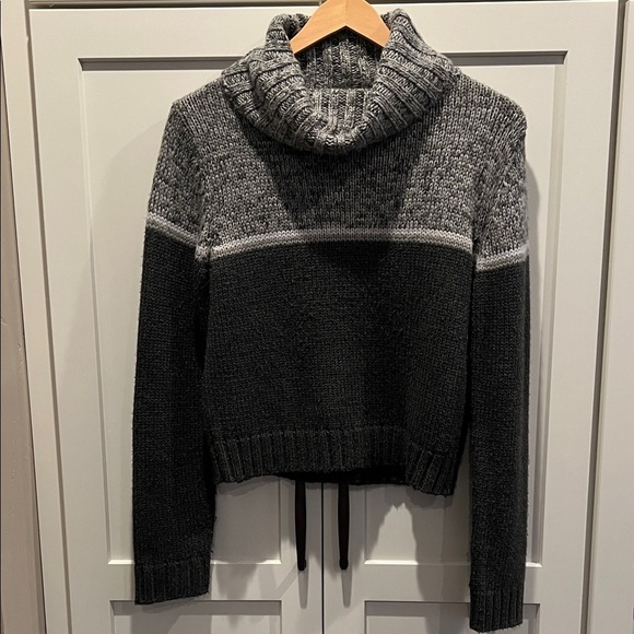 Q & A Sweaters - Charcoal Grey Black Turtleneck Sweater Size M